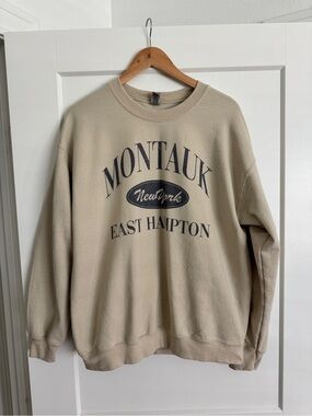 Gildan Beige Graphic Crewneck Sweatshirt